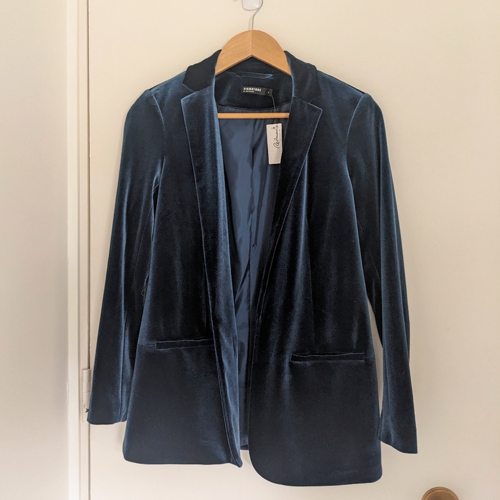 Reitmans Velvet Blazer in Deep Blue